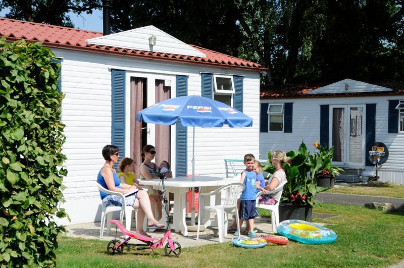 Vakantiepark Wilhelm Tell Superieur Chalet Opglabbeek Exteriér fotografie